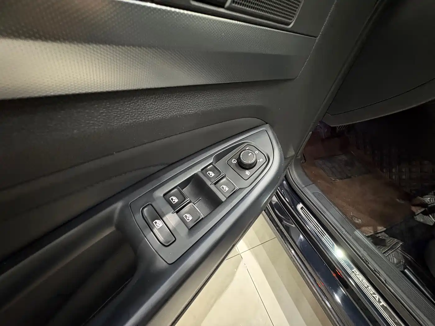 Volkswagen Passat 2023 330TSI Starlight Elite Edition фото 9