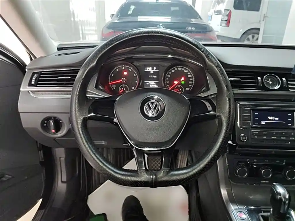 Volkswagen Passat 2017 330TSI DSG Prestige фото 11