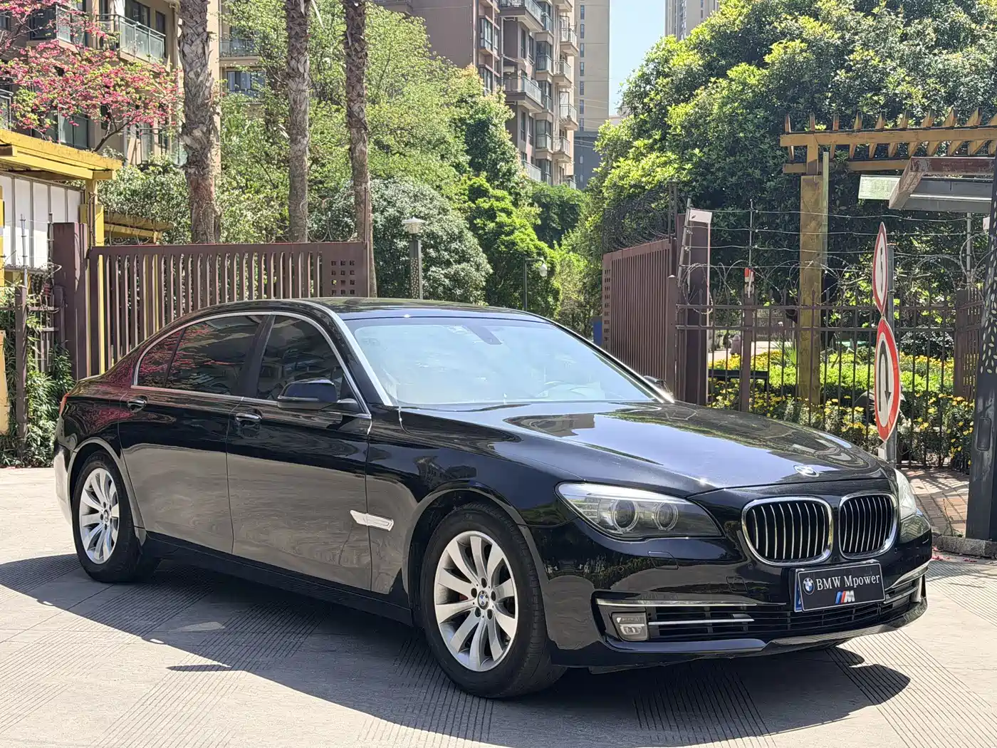 BMW 7 Series 2013 Model 740Li Leading фото 5
