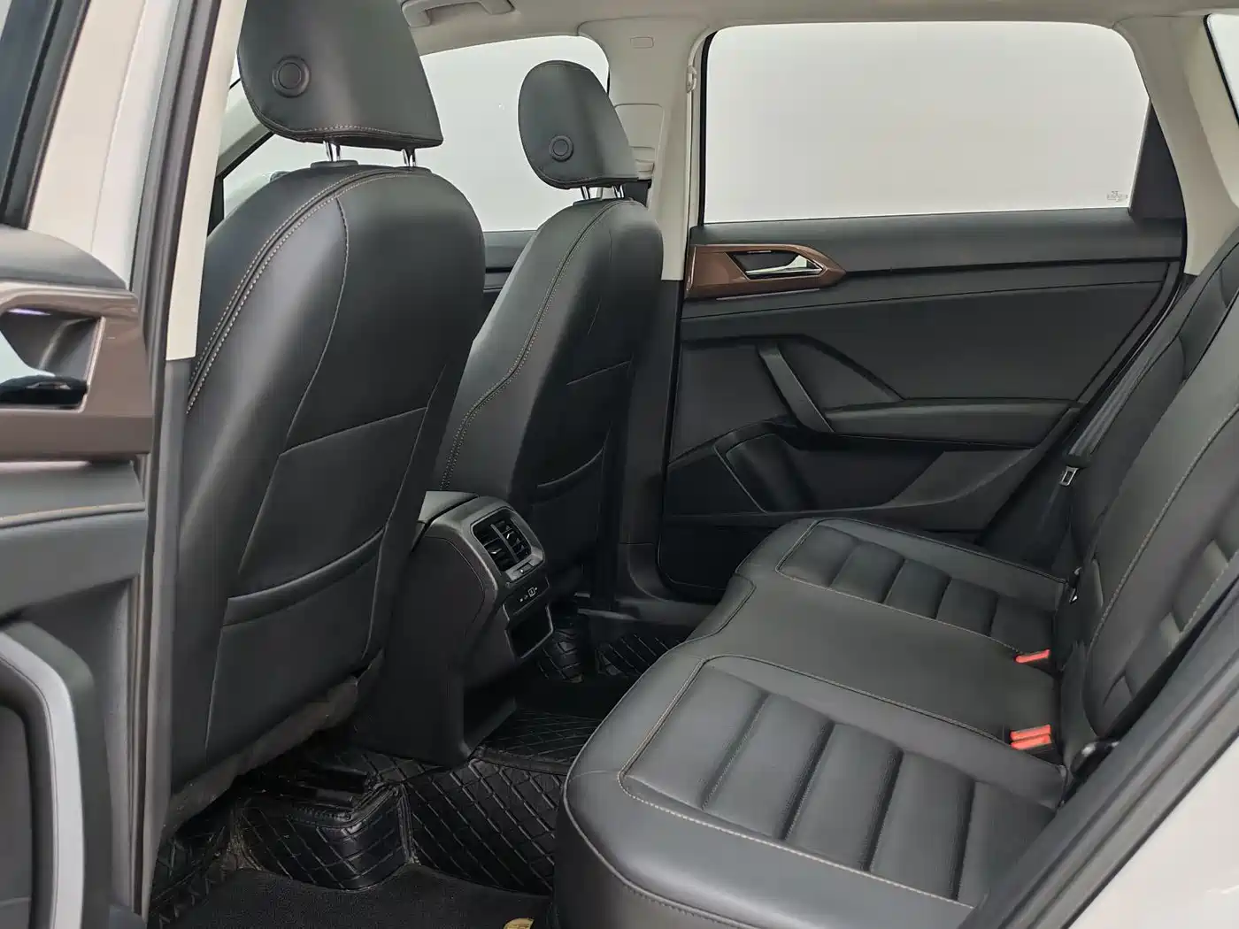 Volkswagen Tharu 2022 280TSI FWD Flagship Edition фото 9