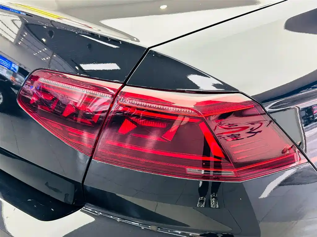 Volkswagen Magotan 2023 Model 2 Million Commemorative Edition 330TSI DSG Luxury фото 12