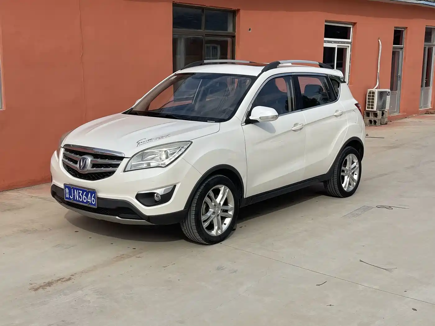 Фото 1 - Changan CS35
