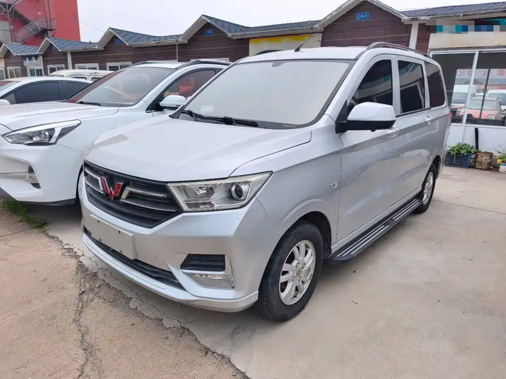Wuling Motors Wuling Hongguang 2018 — пригон из Китая