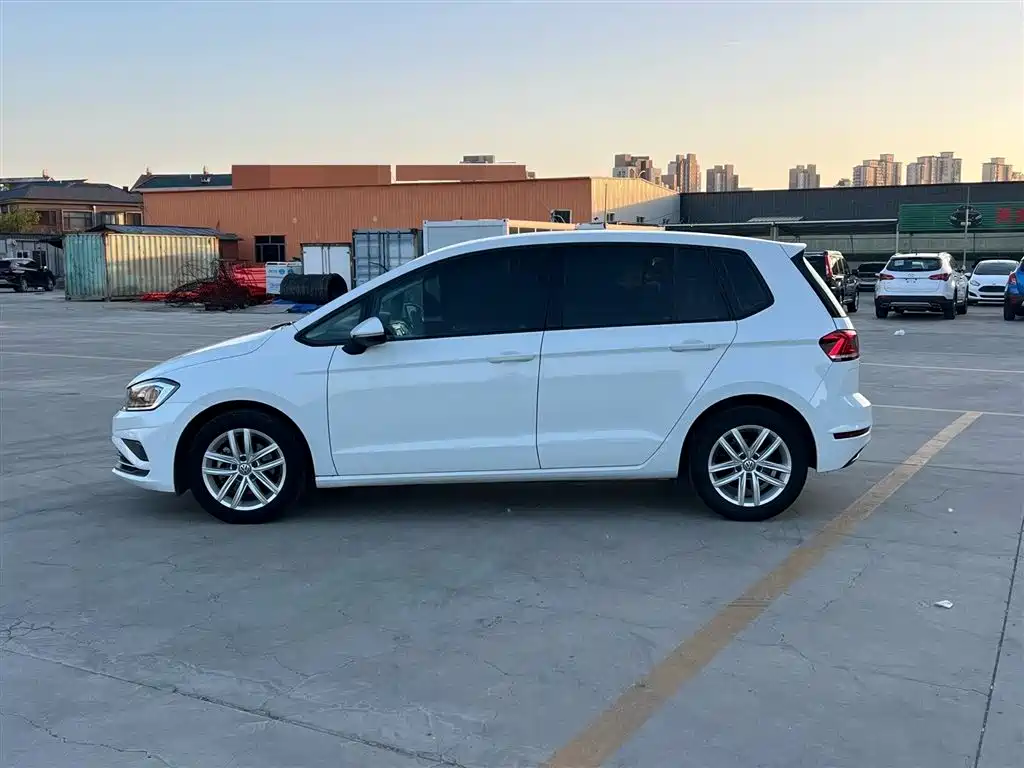 Volkswagen Golf Sportsvan 2019 1.6L Automatic Pure Edition China V фото 2