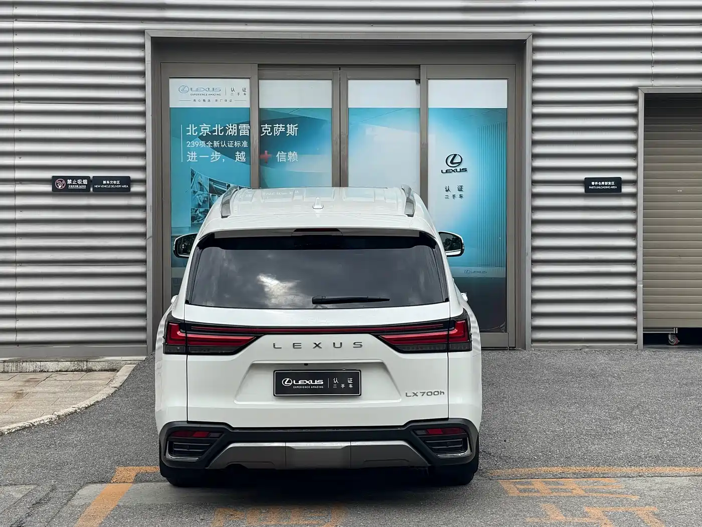 Lexus LX 2025 700h Boundary Edition фото 9