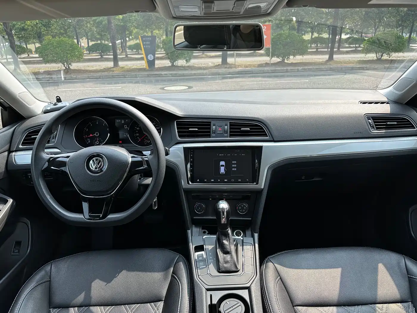 Volkswagen Lamando 2015 230TSI DSG Style фото 12