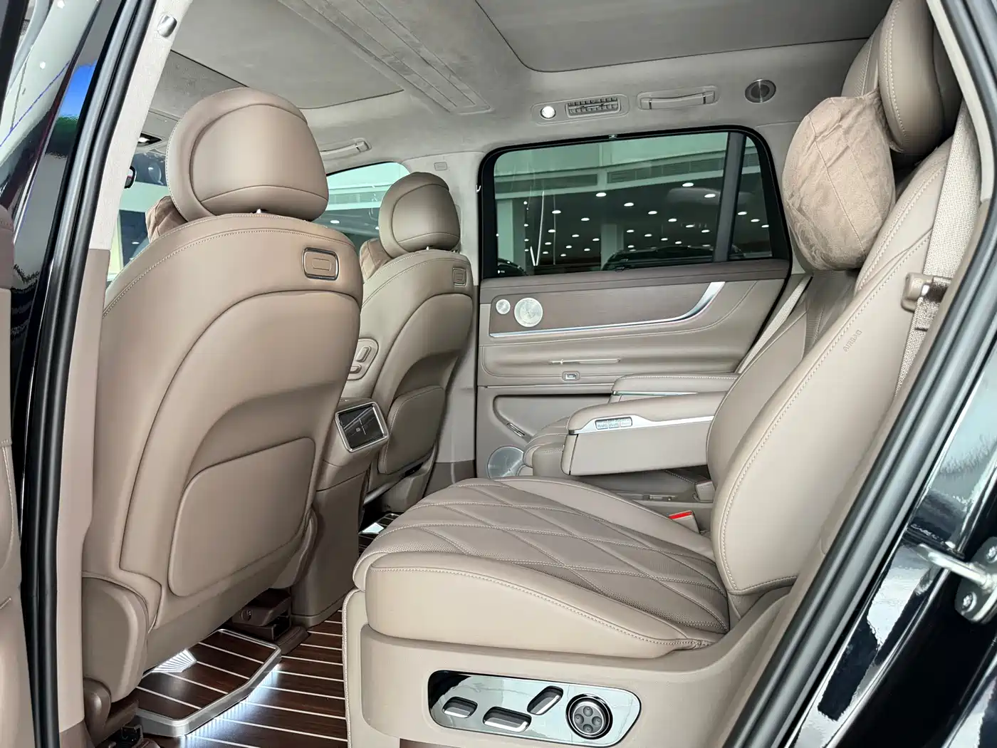 AITO Wenjie AITO M9 2025 Extended Range Ultra 52kWh 6-Seater фото 11