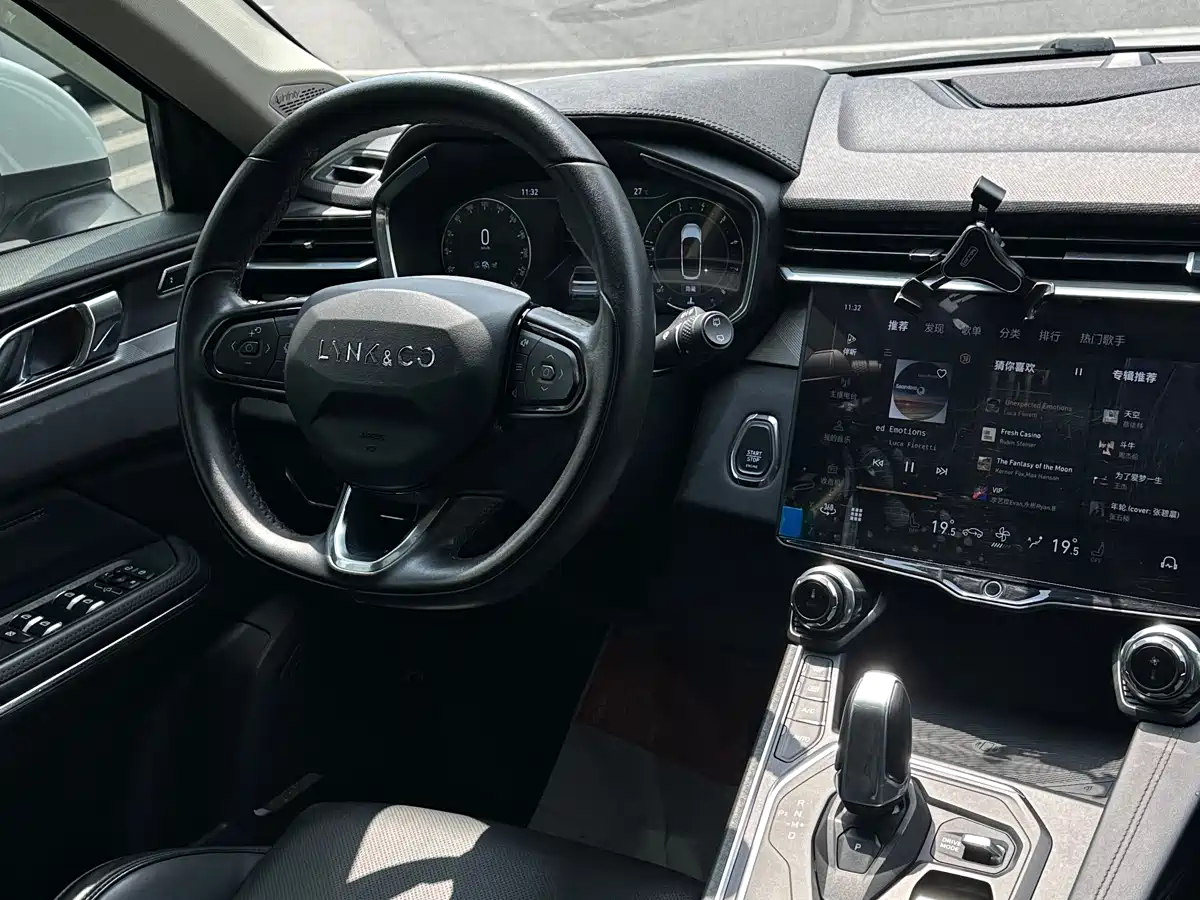 Lynk & Co 01 2021 2.0TD 2WD Pro фото 14