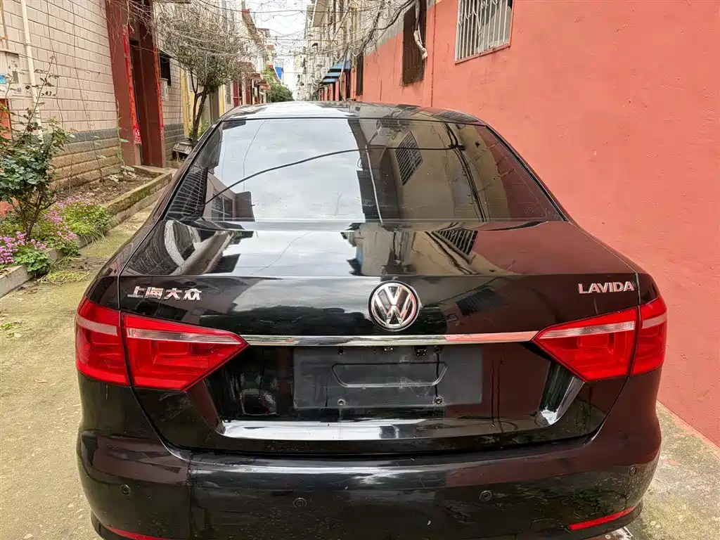 Volkswagen Lavida 2013 Facelift Classic 1.6L Automatic Trend фото 4