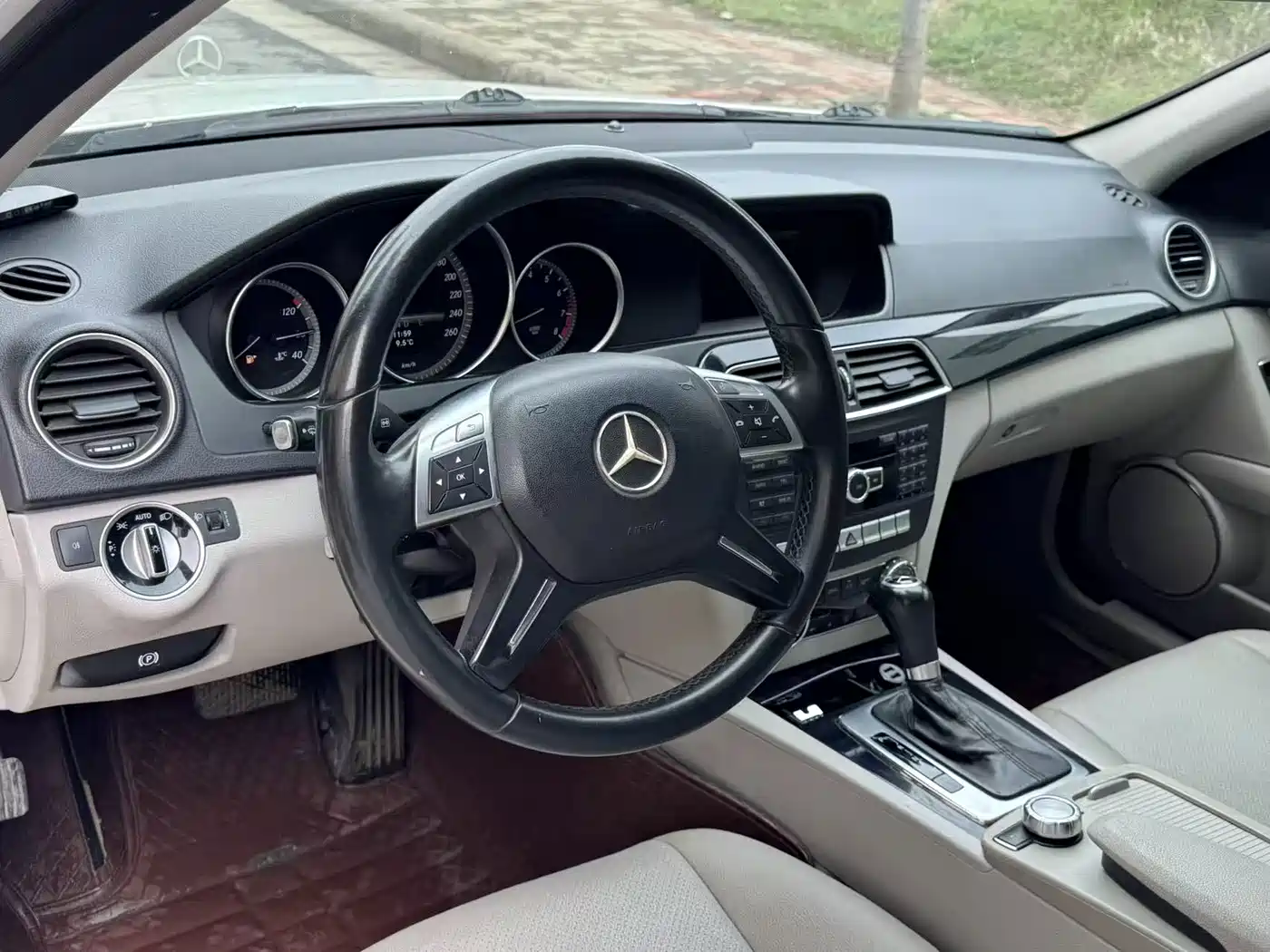 Mercedes-Benz C-Class 2013 C 180 Classic Grand Edition фото 8