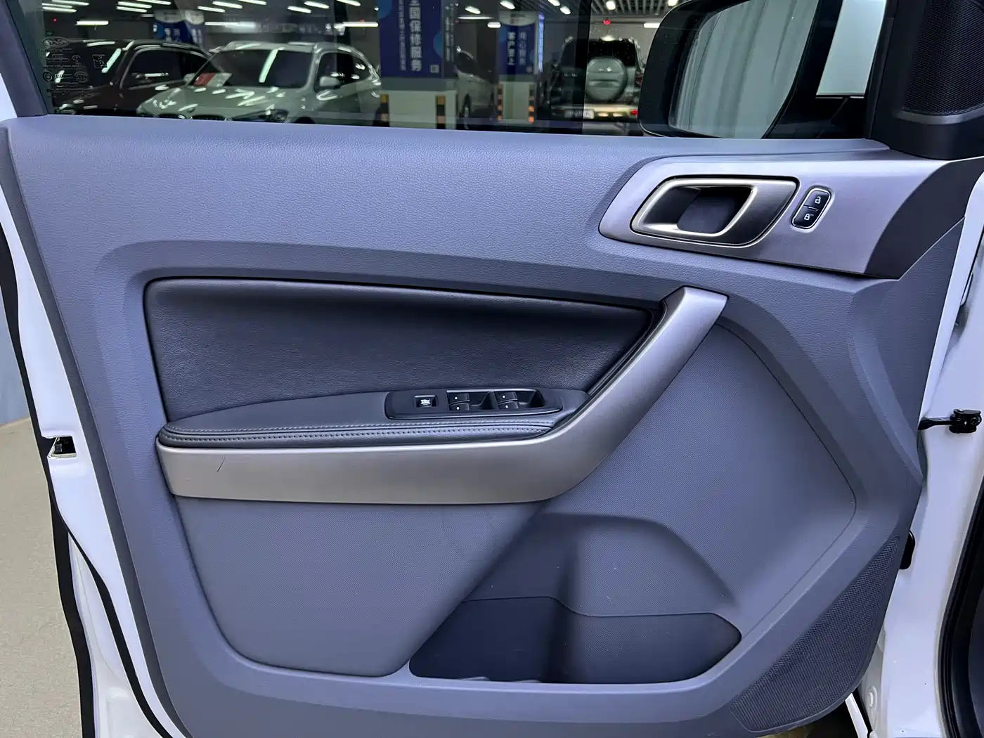 Ford Everest 2016 2.0T Gasoline Automatic 4WD Luxury Edition фото 10