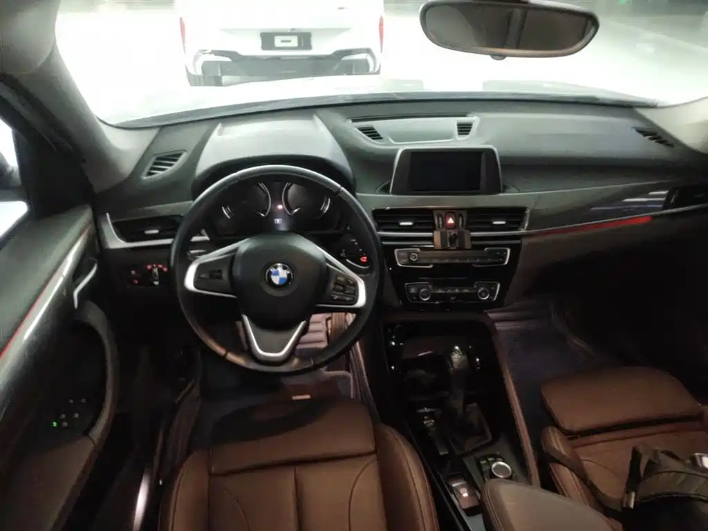 BMW X1 2019 sDrive18Li Premium Model фото 16