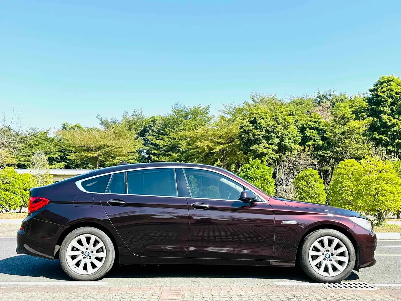 BMW 5 Series GT 2013 535i Leadership фото 4