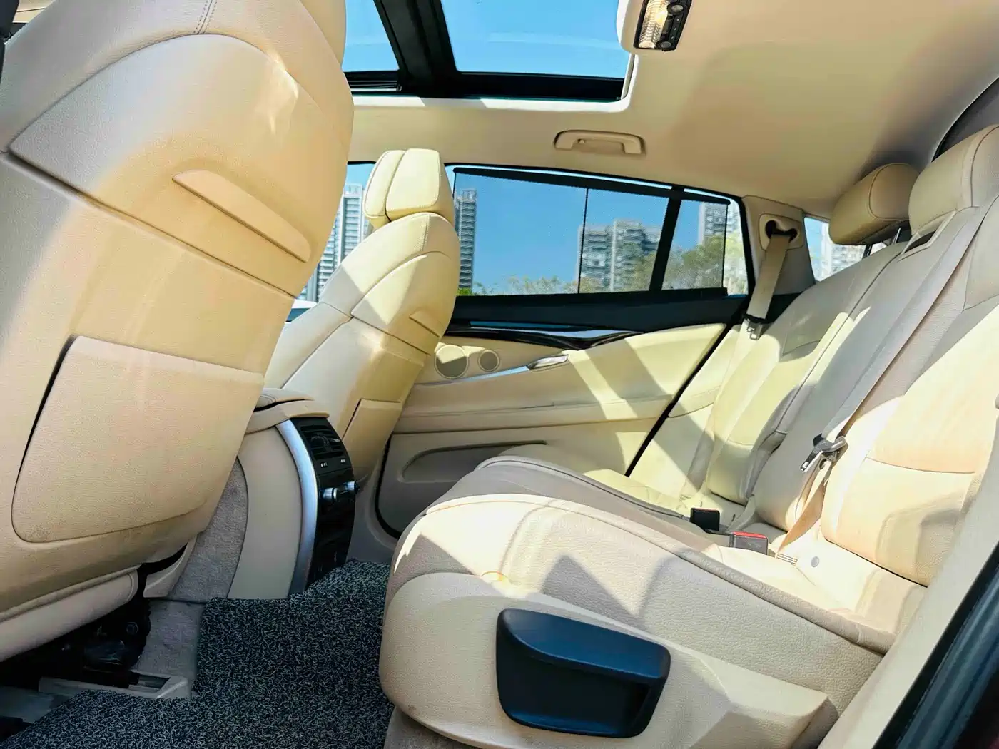 BMW 5 Series GT 2013 535i Leadership фото 11