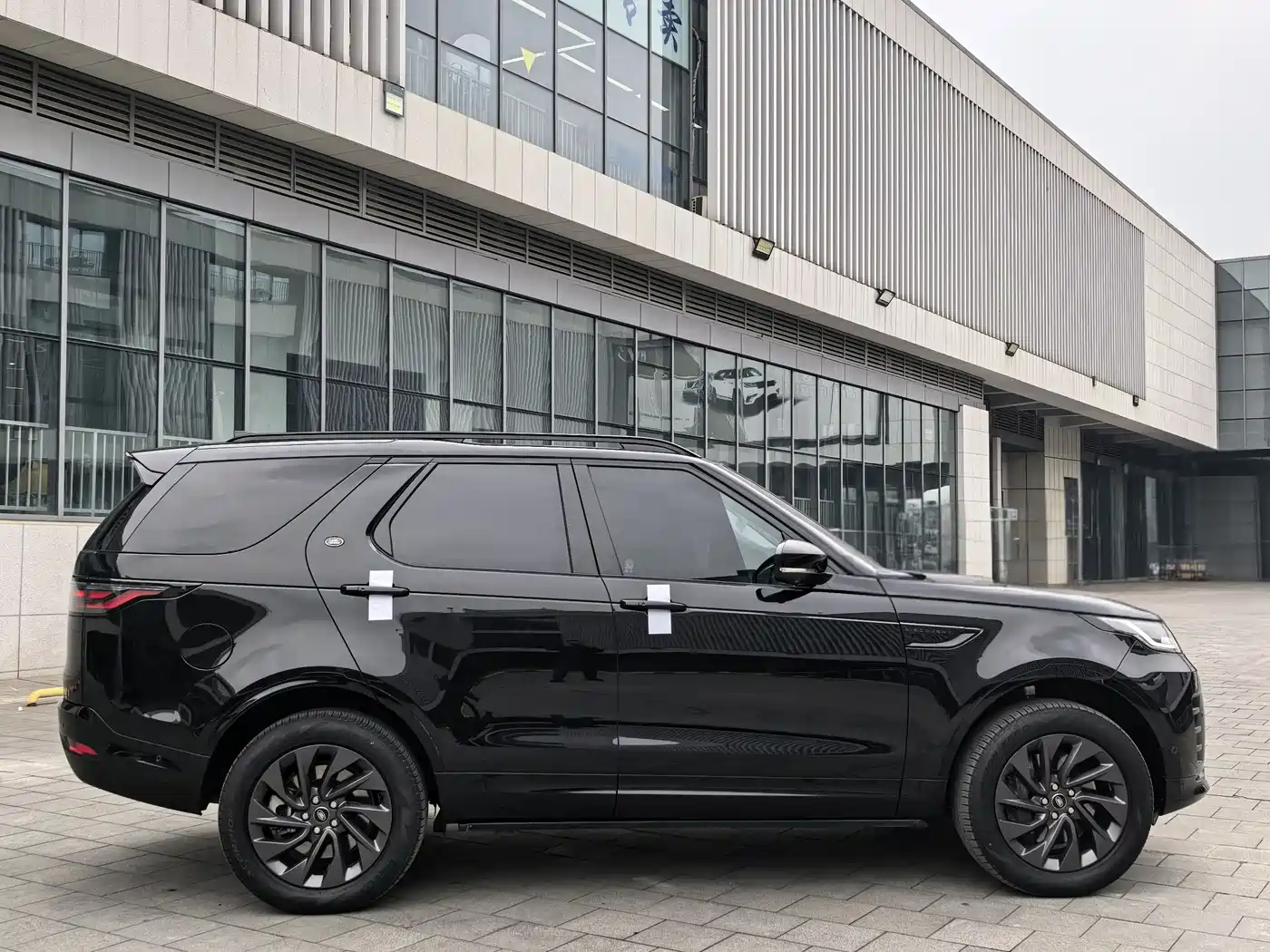 Land Rover Discovery 2023 360PS R-Dynamic S фото 20