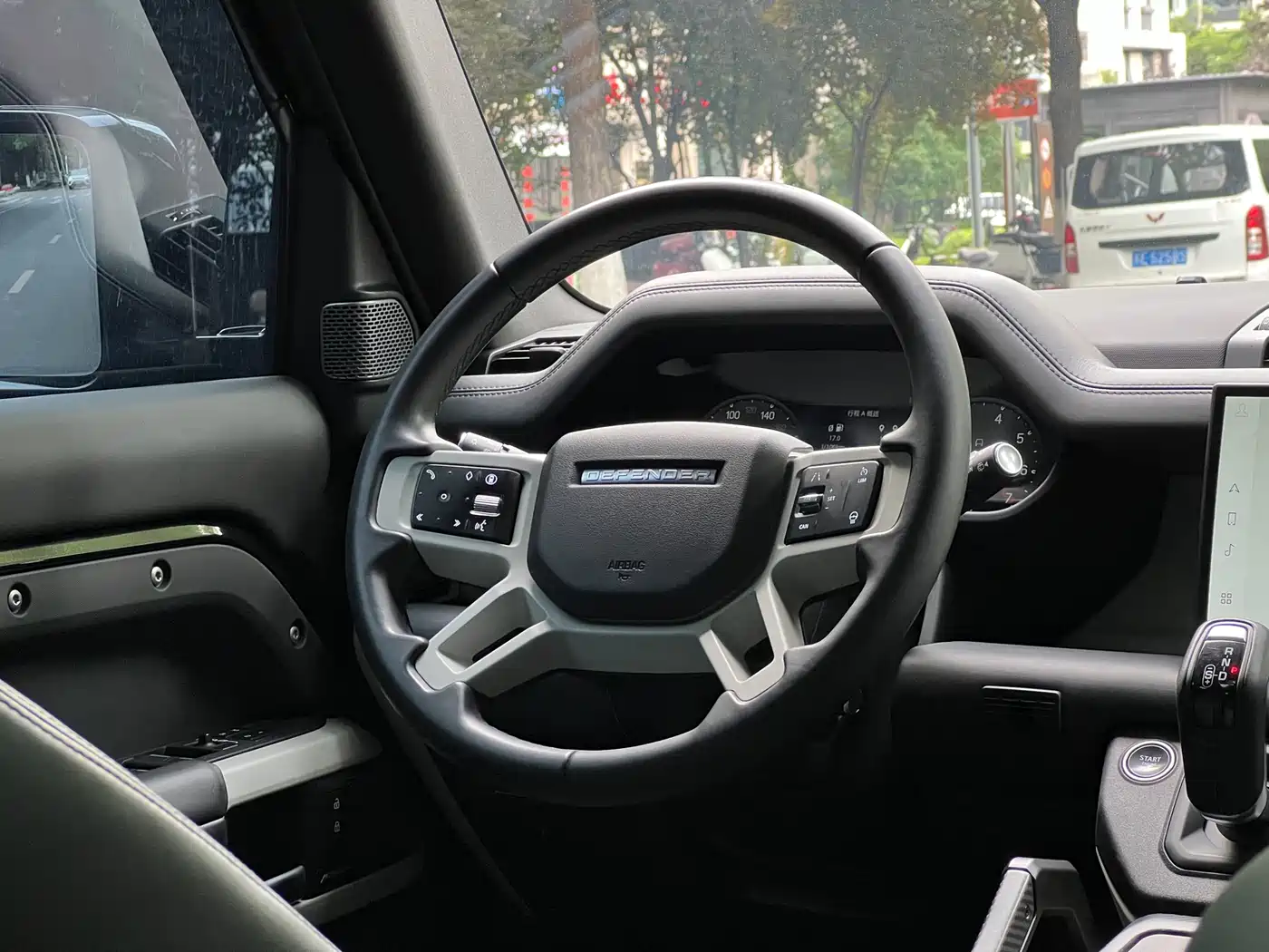 LAND ROVER GUARD