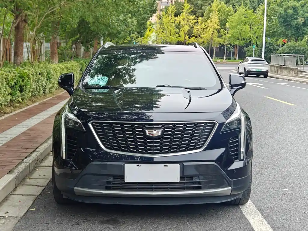Photo 3 - Cadillac XT4