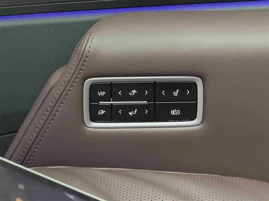 Buick Century 2025 2.0T 7-Seater World Edition фото 13