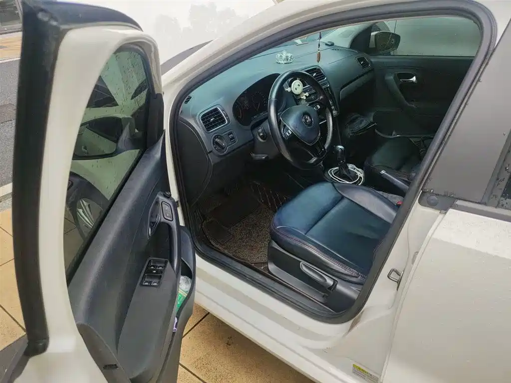 Volkswagen Polo 2016 1.6L Automatic Comfort фото 13