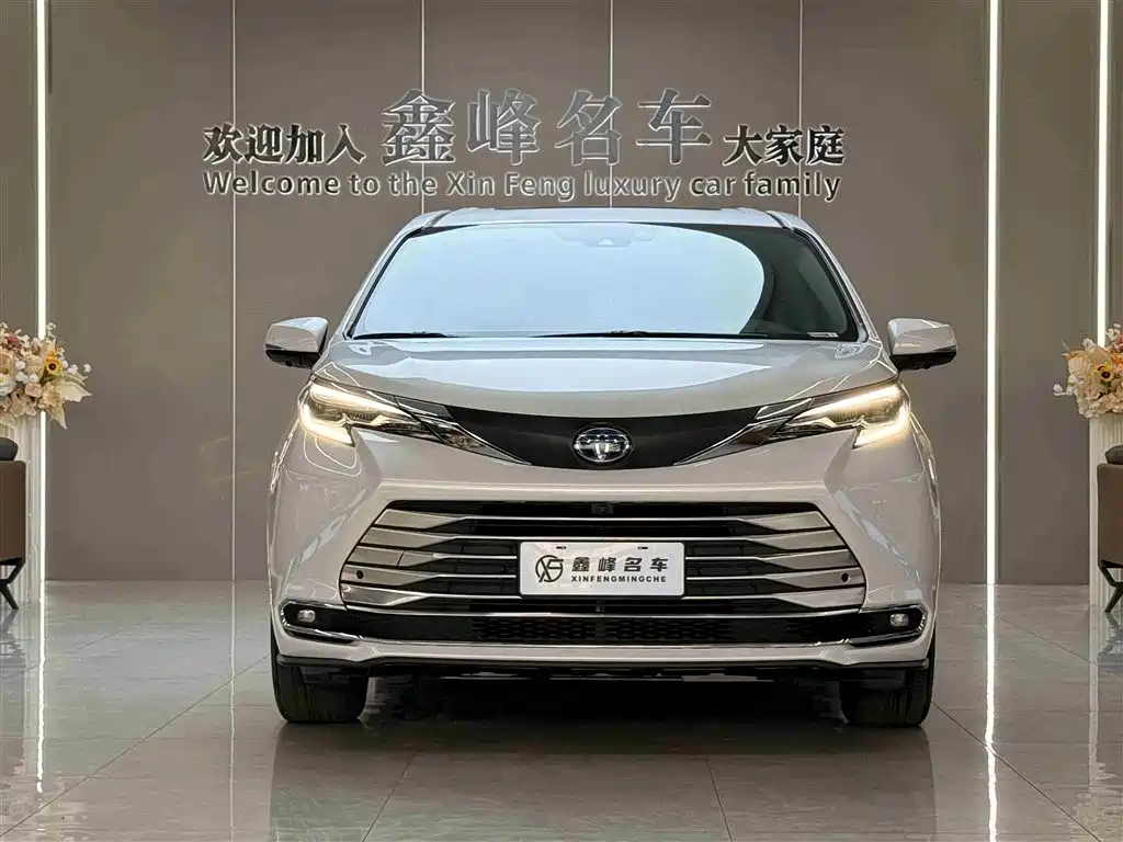 Toyota Sienna 2023 2.5L Hybrid Comfort Edition фото 2