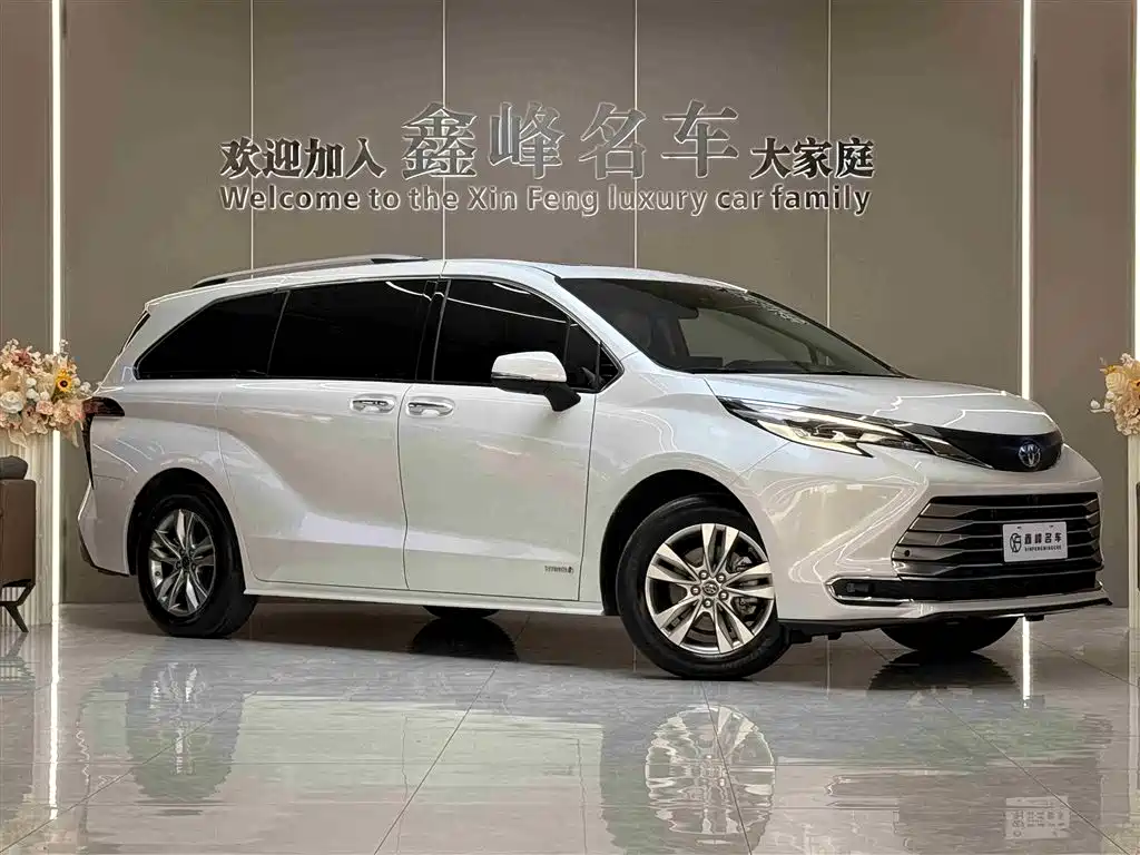 Toyota Sienna 2023 2.5L Hybrid Comfort Edition фото 3