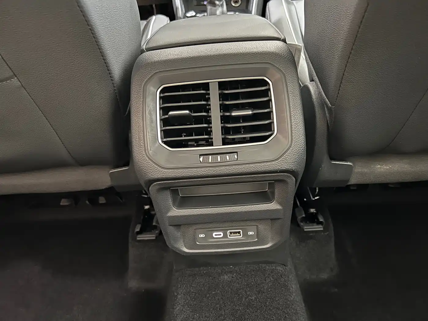 Volkswagen Tiguan L 2024 330TSI Automatic 2WD R-Line Premium Enjoyment Edition фото 13