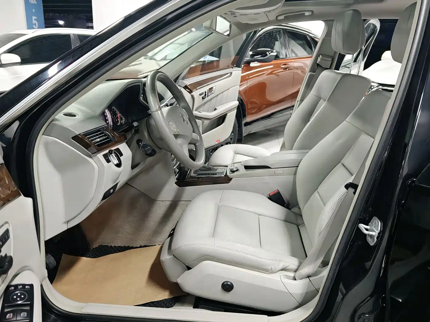 Mercedes-Benz E-Class 2011 E 200 L CGI Elegance фото 5