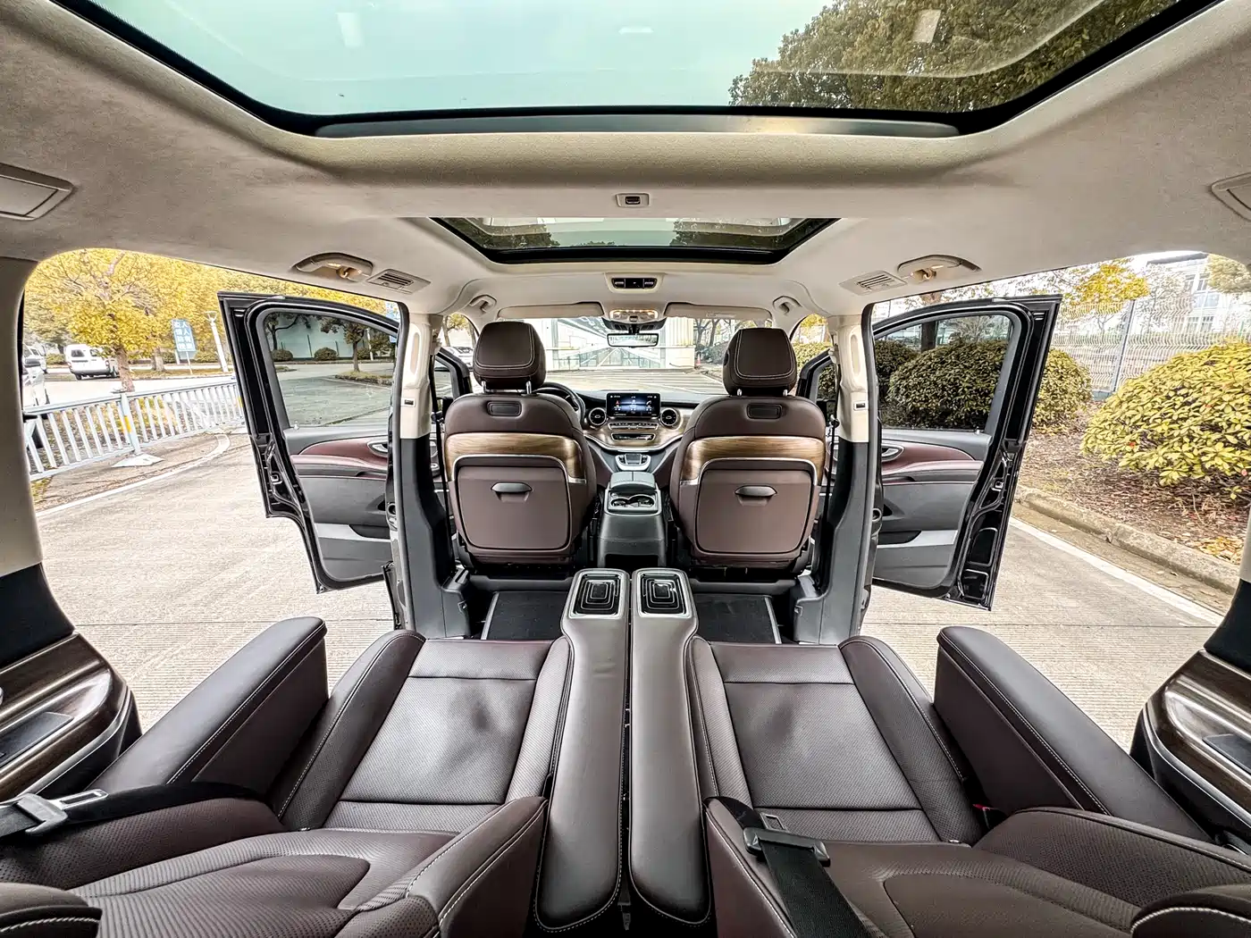 Mercedes-Benz V-Class 2022 V 260 L Long Wheelbase Luxury Edition фото 14