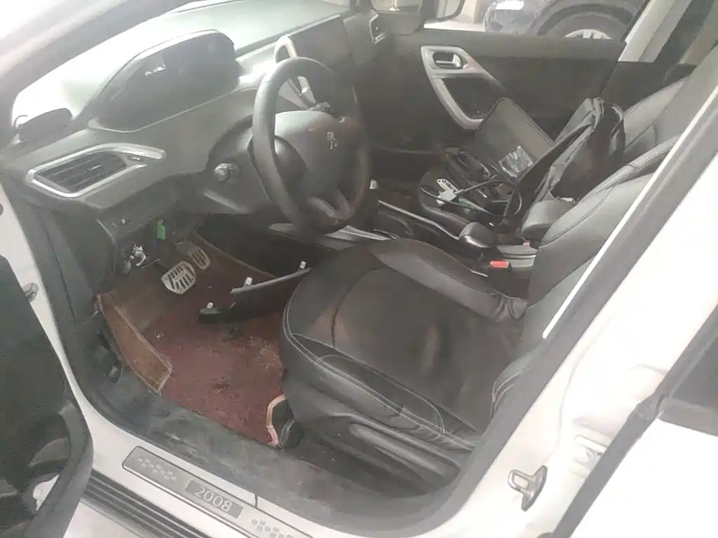 صورة 15 - Peugeot 2008