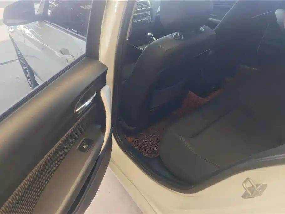 BMW 1 Series (Import) 2016 118i Leading фото 11