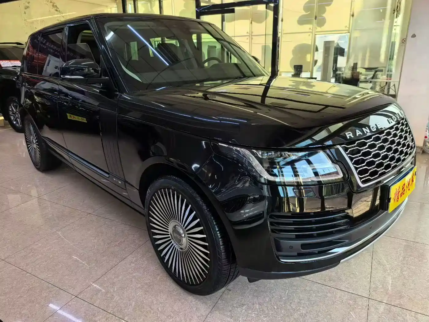 Land Rover Range Rover 2019 3.0 SC V6 Heritage Extended Edition фото 3