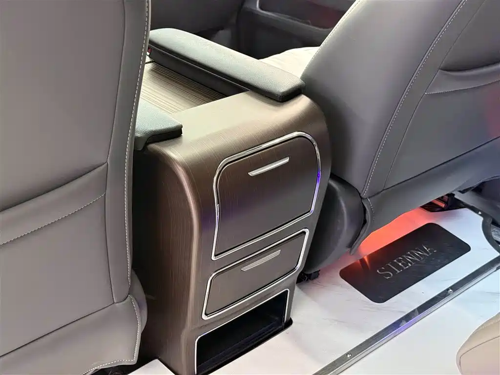 Toyota Sienna 2023 2.5L Hybrid Comfort Edition фото 11