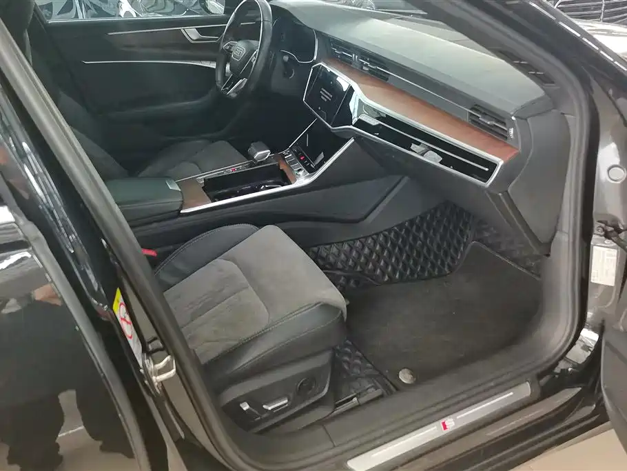 Audi A6L 2023 Facelift 45 TFSI quattro Exclusive Dynamic фото 8