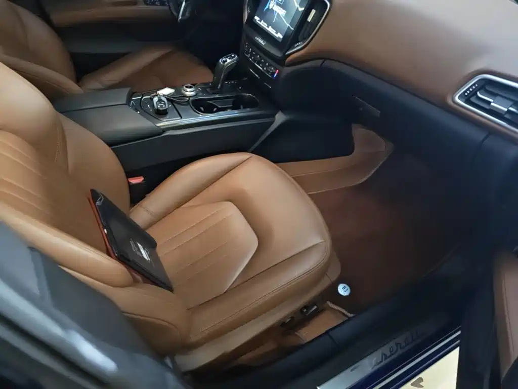Photo 25 - Maserati Ghibli