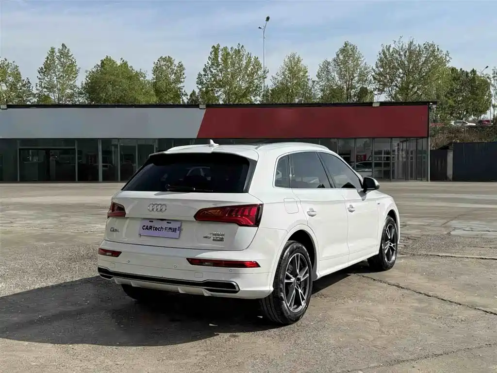 Audi Q5L 2020 Facelift 40 TFSI Honor Fashion фото 5