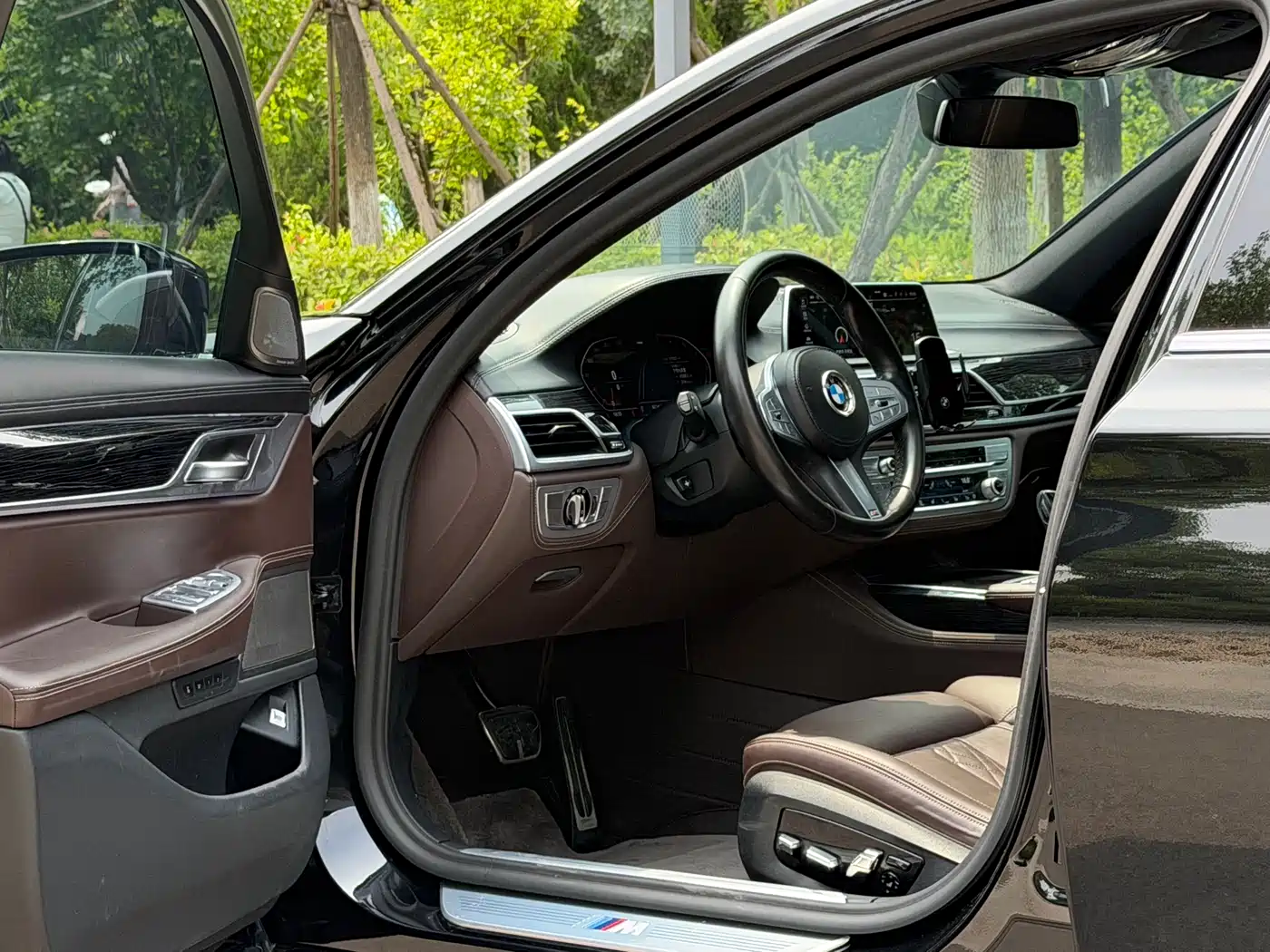 BMW 7-SERIES