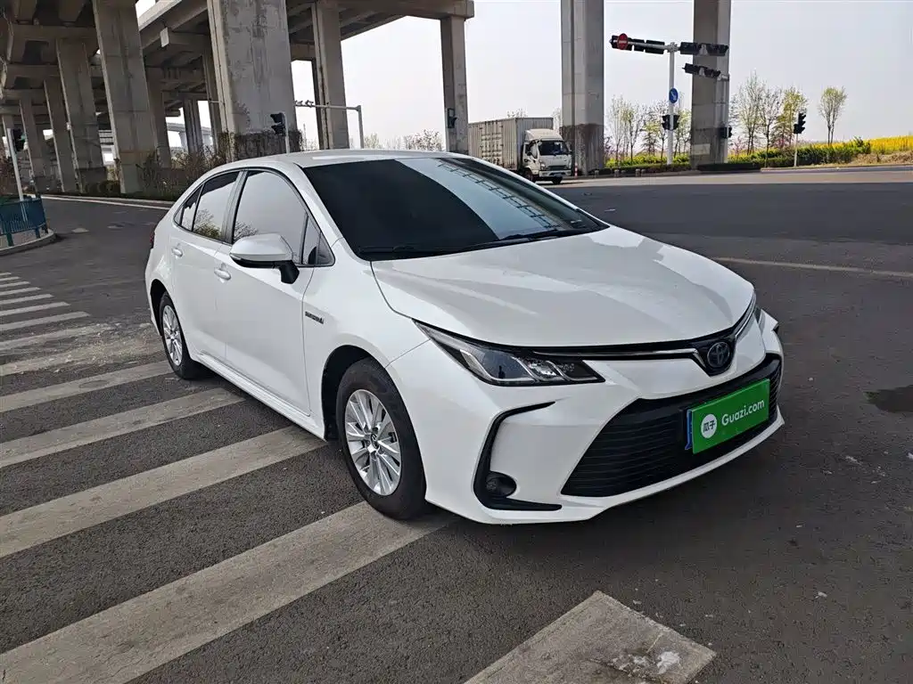 Toyota Corolla 2021 Hybrid 1.8L E-CVT Pioneer Edition фото 4