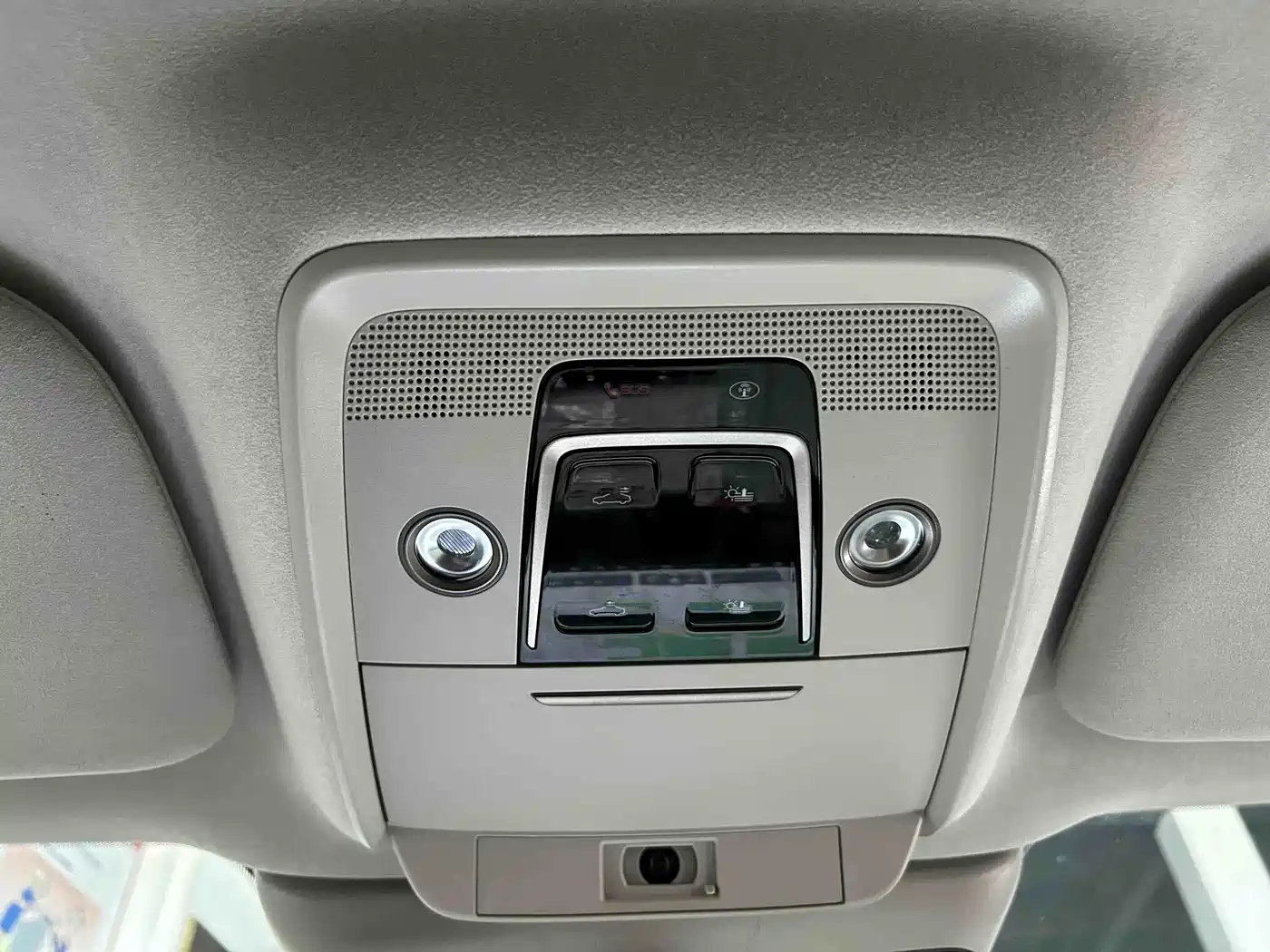 Denza D9 2022 DM-i 970 AWD Flagship фото 9