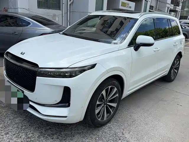Li Auto ONE Последовательный гибрид, 6 мест