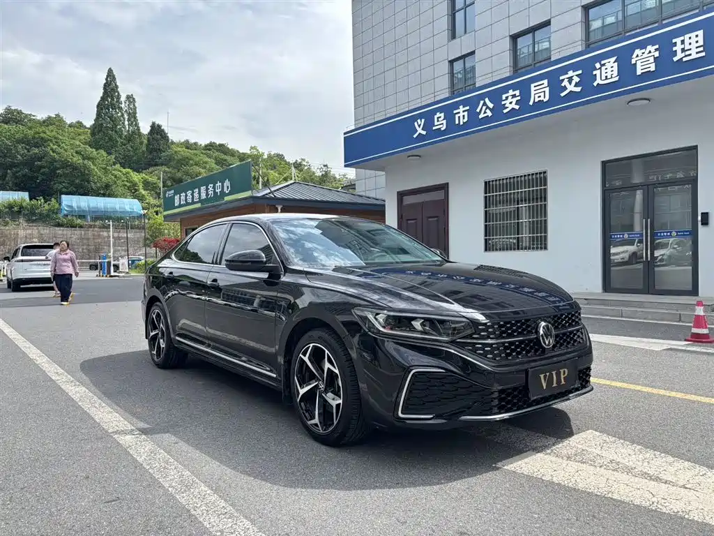 Volkswagen Passat 2023 Facelift 330TSI Starlight Elite Edition фото 3