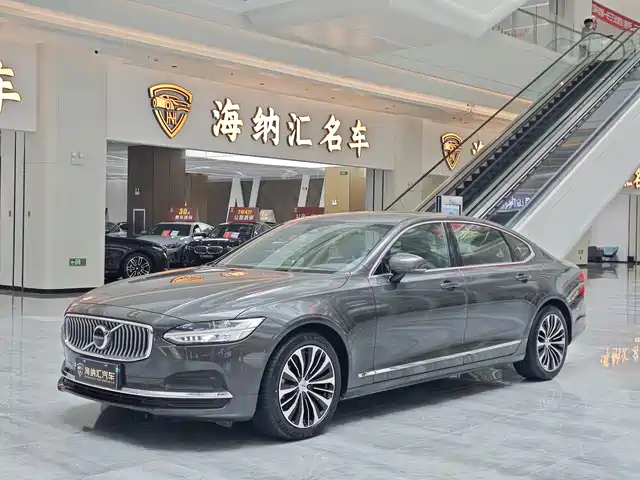 Volvo S90 2024 B5 Momentum Luxury Edition
