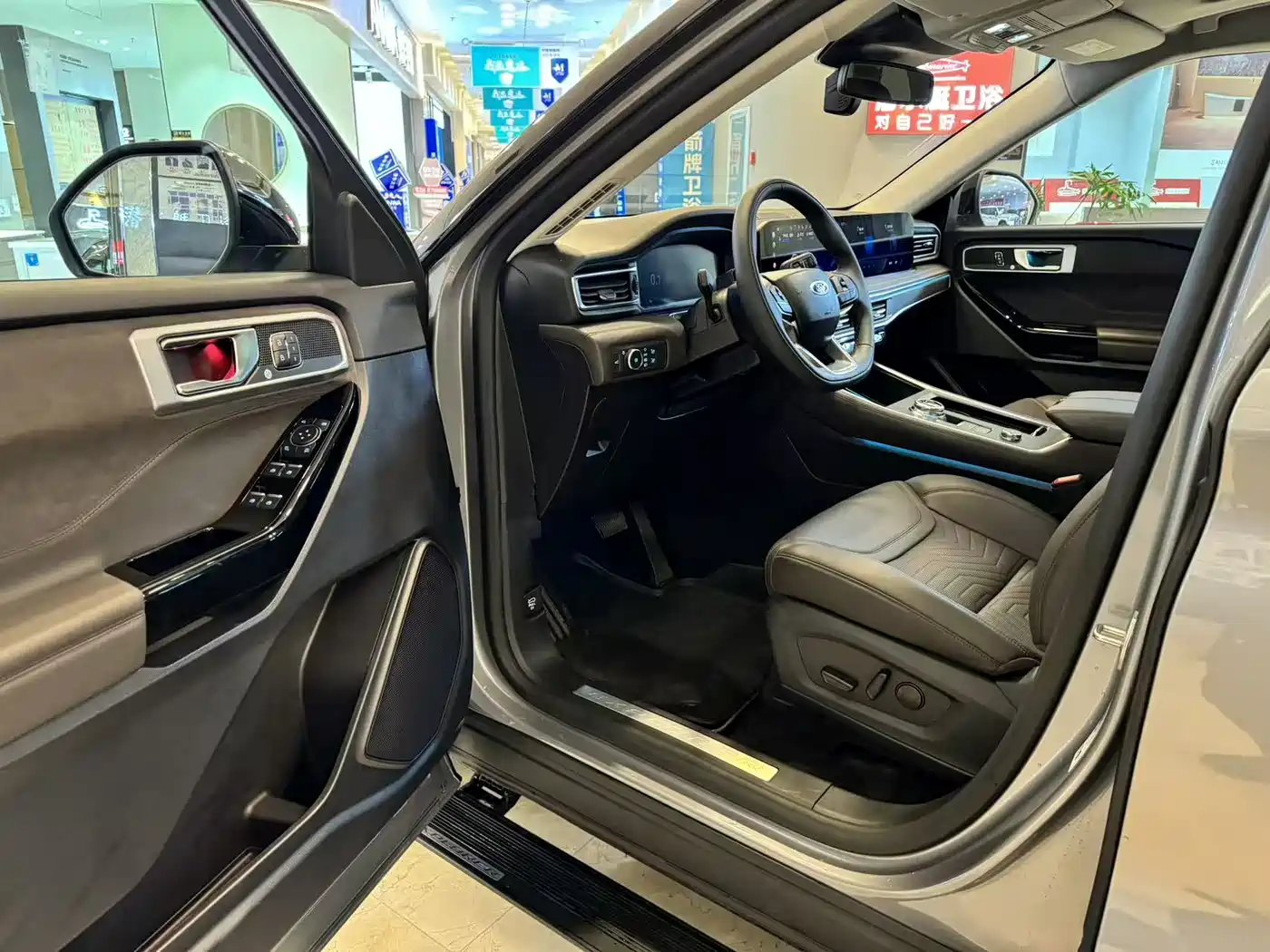 Ford Explorer 2024 2.3T EcoBoost AWD Titanium Edition 6-Seater фото 4