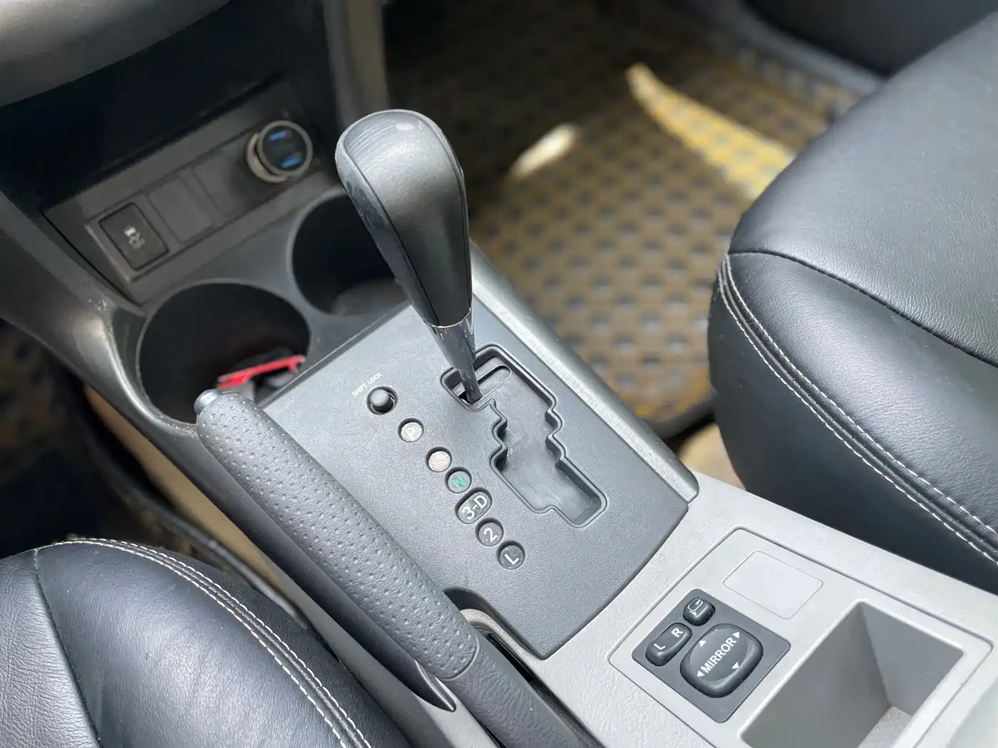 Toyota RAV4 Rongfang 2011 2.0L Automatic Luxury Edition фото 10
