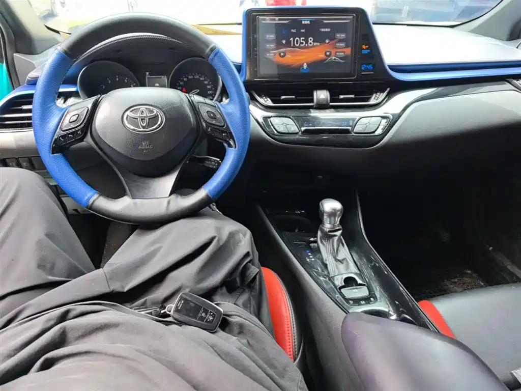 Toyota C-HR 2018 2.0L Leading Edition China V фото 16