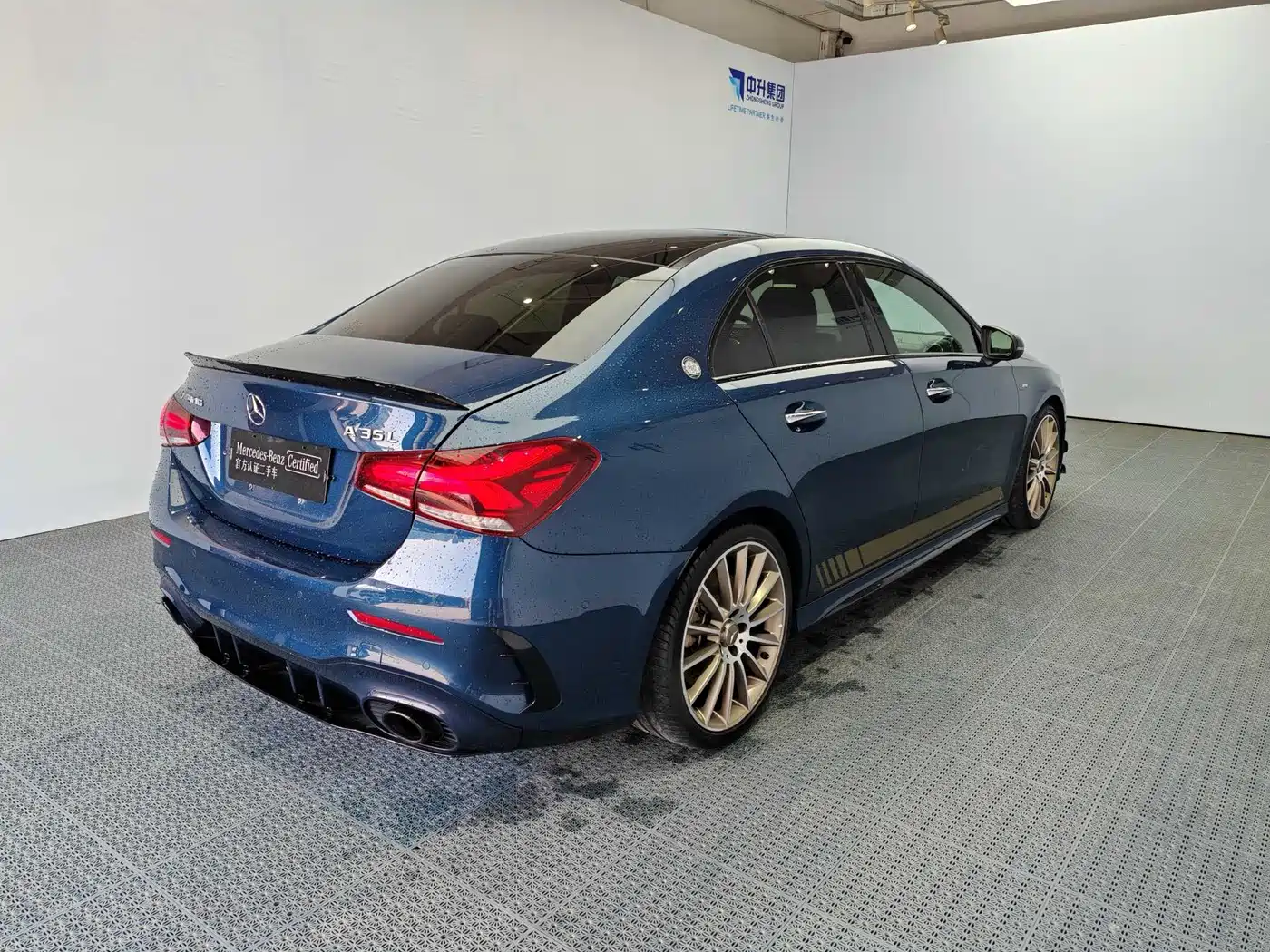 Mercedes-Benz A-Class AMG 2019 AMG A 35 L 4MATIC фото 6