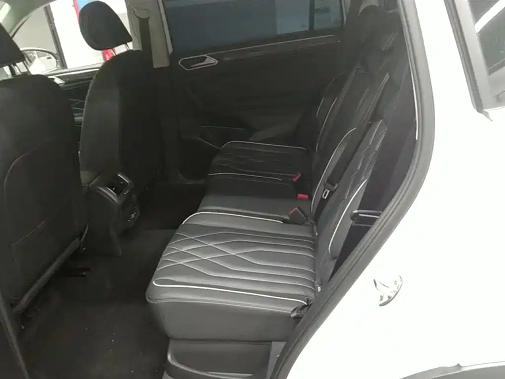 Volkswagen Tiguan L 2024 330TSI Automatic 2WD R-Line Premium Enjoyment Edition фото 24