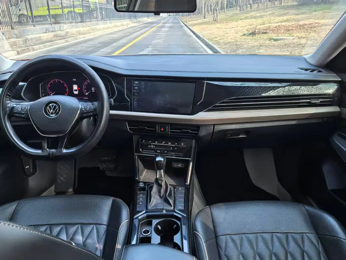 Volkswagen Passat 2020 330TSI Luxury Edition China VI фото 7