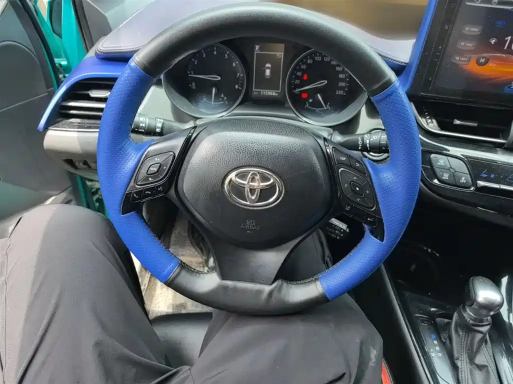 Toyota C-HR 2018 2.0L Leading Edition China V фото 17