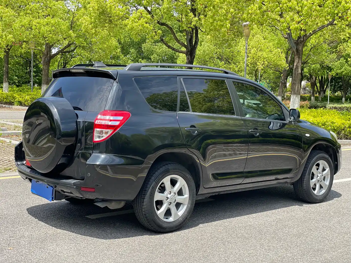 Toyota RAV4 Rongfang 2011 2.0L Automatic Luxury Edition фото 19