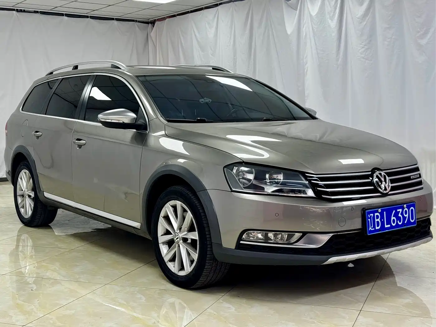 Volkswagen Magotan (Import) 2012 Wagon 2.0TSI 4WD Comfort фото 3